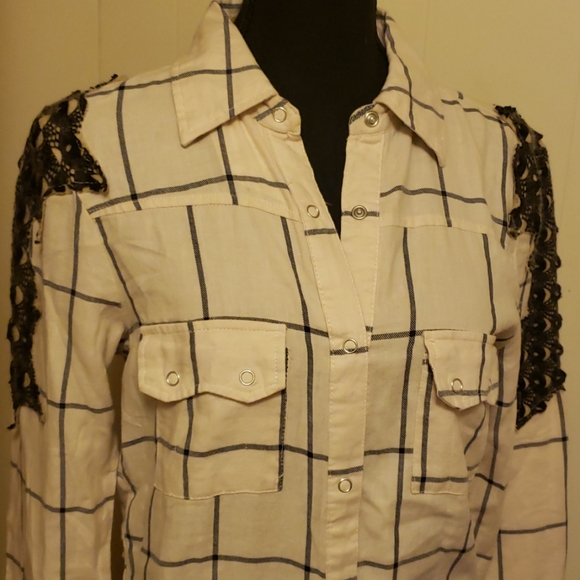 BKE size small Buckle Top NWT $59.95 - Picture 2 of 6